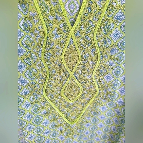 New York Company Women's Green Sleeveless Embroidered Blouse Size XS - Picture 2 of 7